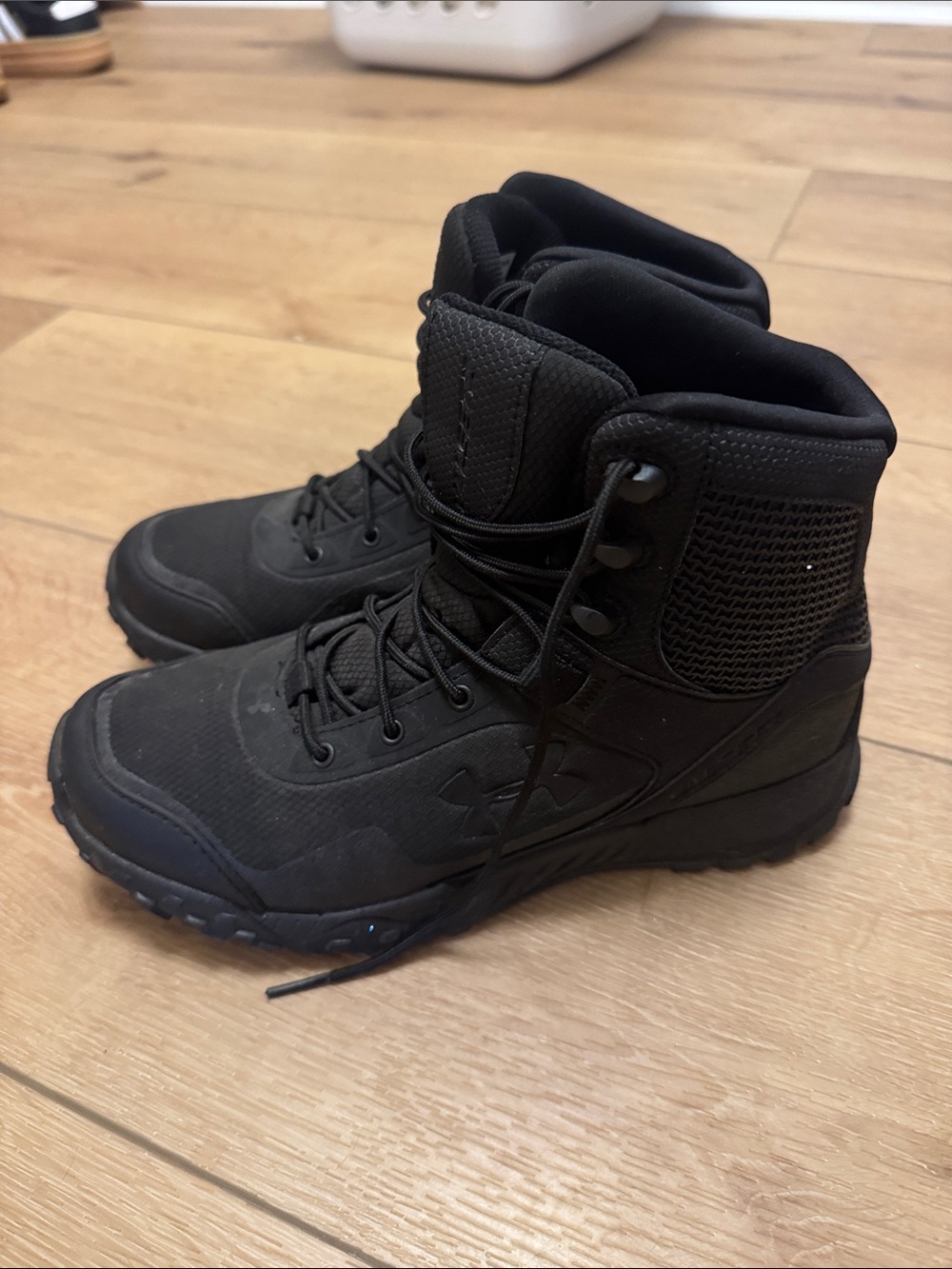 Almost brand new women’s UA tactical boots